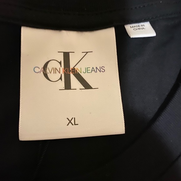 Calvin Klein T-shirt - Picture 3 of 7